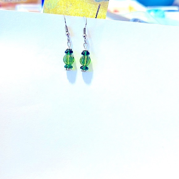 🍀Lovely Greens Shades Glass Beaded Dangle Earrings Silver Fishhook Handcrafted - Picture 7 of 16